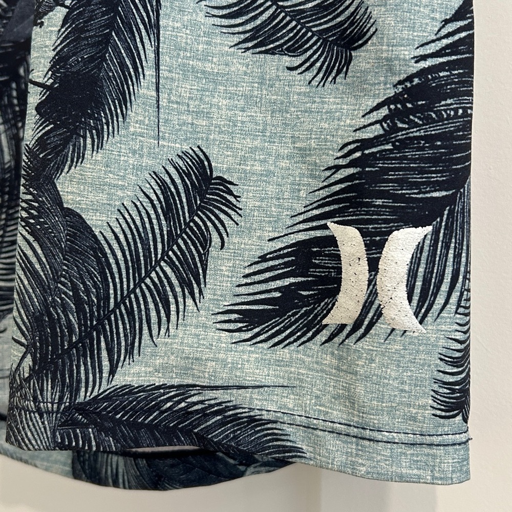 Hurley Phantom boardshorts in a palm print |Size 34 - Picture 2 of 9